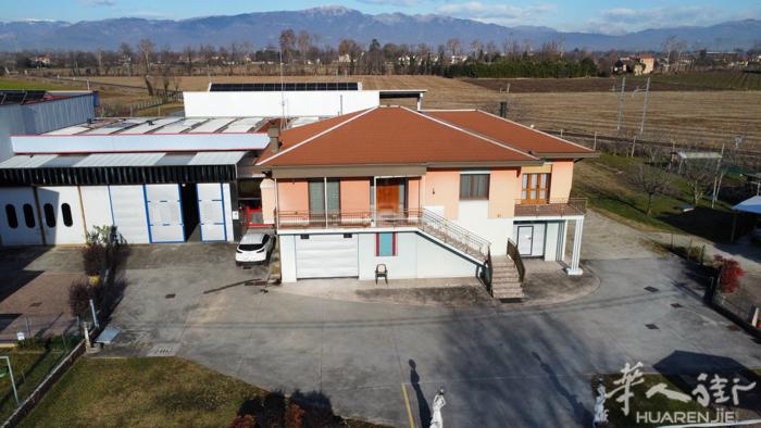 Castello di Godego（TV）出售工厂带住家  总面积：927mq