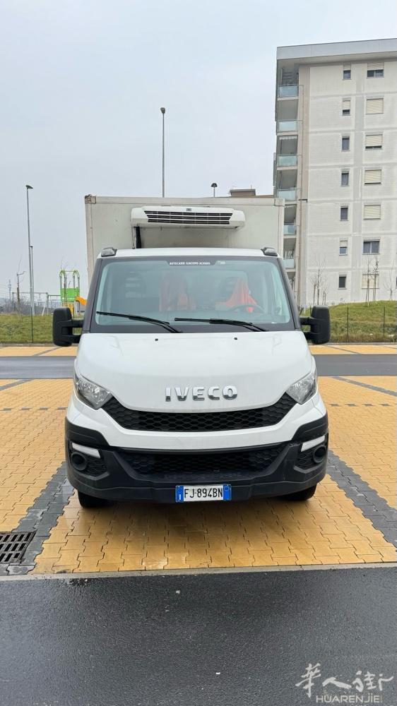 米兰出冰柜货车iveco dayli 35/130  微信：iosonoluig