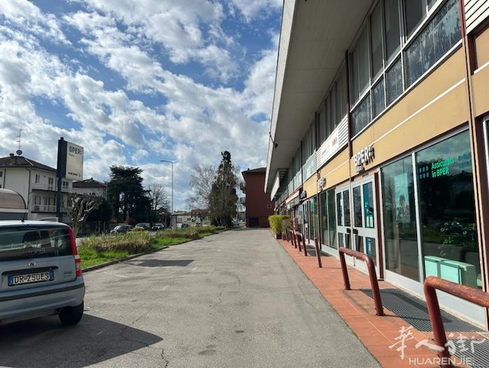 rimini上面城市餐馆转让，房租便宜，位置有80-90， 在火车站附近，门口停