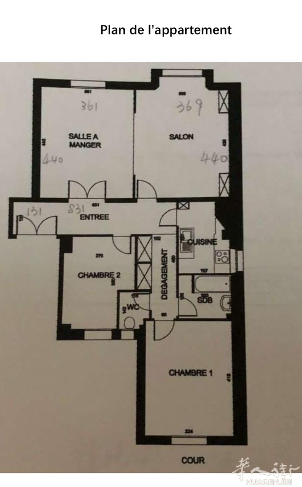 地址: 巴黎17区 Porte Maillot 租金: 2050 €/月含杂费冷