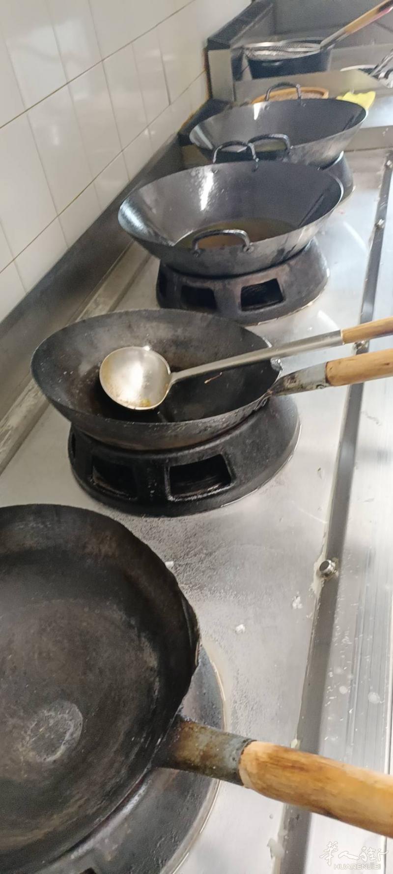 出售四火单靠墙炉灶与日本料理寿司冰箱