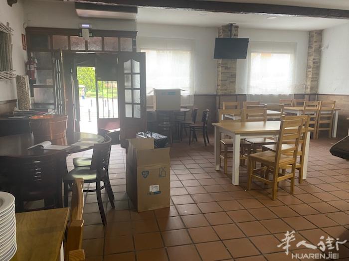 Móstoles  Móstoles 市内位置好，近英国公司、医院及超市。附近楼