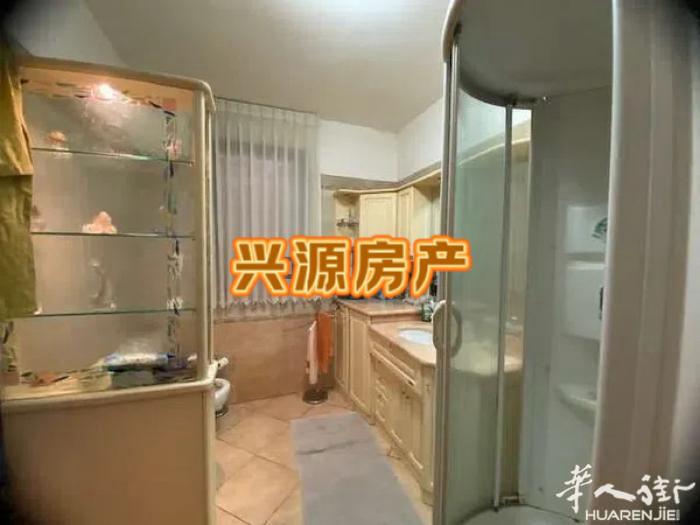光荣针线行附近住家出售  Prato1米六桥洞 附近套房出售：2000年代的房子