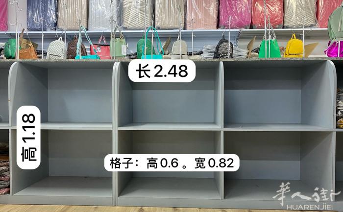 18个双面柜子出售:在ANCONA方向.价格68€。