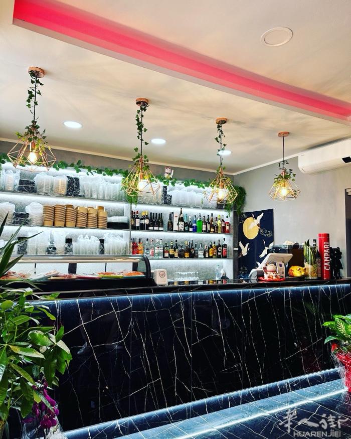 Trieste 全新装修 点餐打包店转让 因家人做不动了急需转让，附近都是住宅区