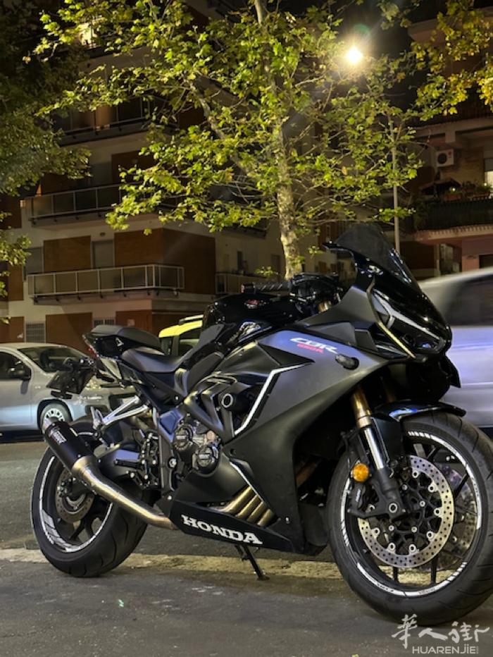 出一辆本田cbr650r 2021年 1.4w公里  全段mivv排气 ligh