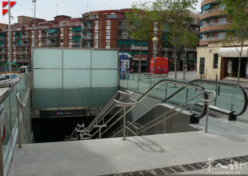 Badalona 步行5分钟到Magic 购物商场，3室一厅，精美装修，超大阳台15平方，生活便捷，地铁L1,L2,L9