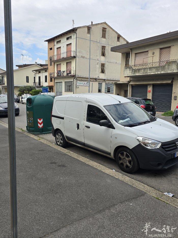 daccia 小货车，13年的，24w公里，车况良好，非常适合拿货送货，5000