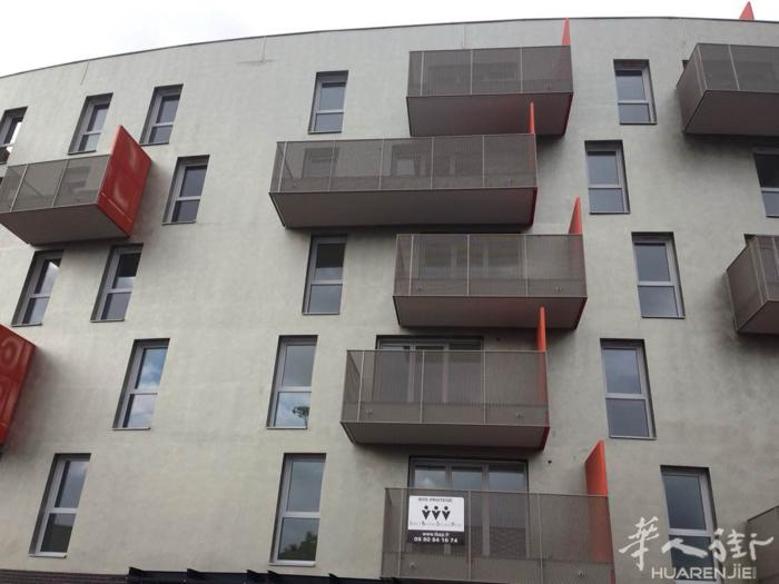 93bobigny好房出租家俱齐全可以直接拎包入住两房一厅光线充足带阳台，交通方