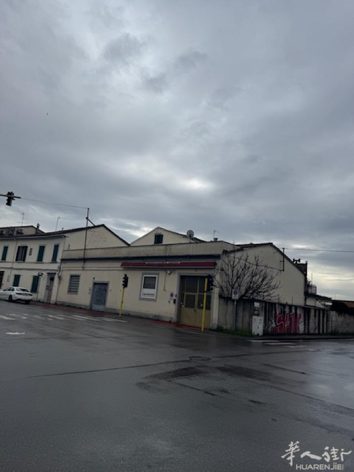 中国街香满楼停车场下来红绿灯这里 新工厂搭铺 布衣或棉毛搭铺  环境好位置大 可
