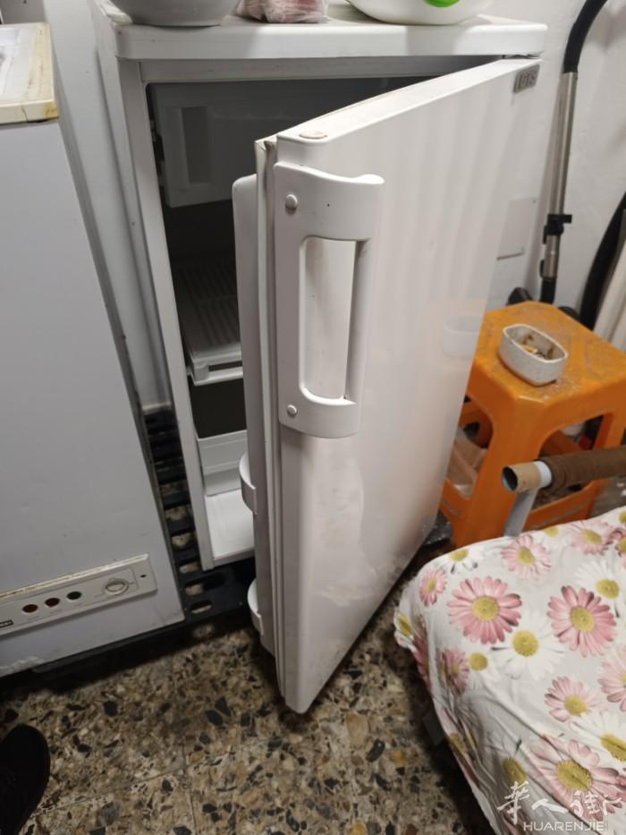 便宜出售一米二小冰箱 有硬冰层