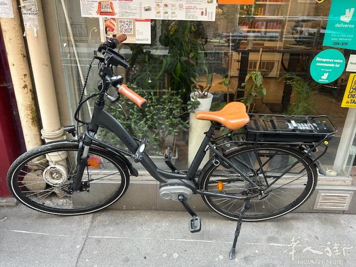 本人有一辆全新的电动自行车转让  用了5 个月 原价是1400 € 现为转让 9