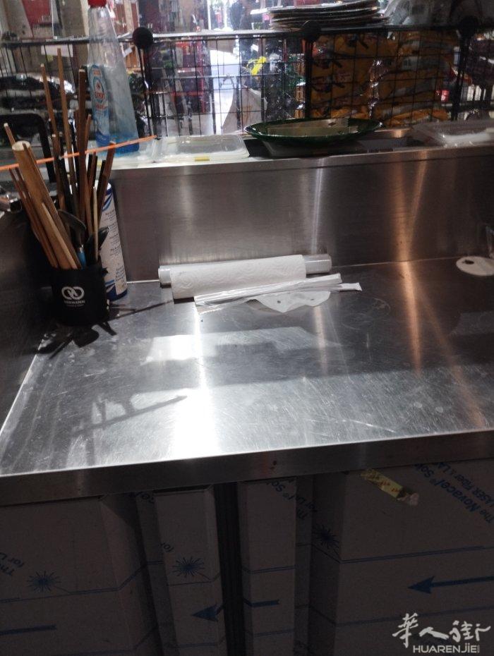 搬家大甩卖：全新烧烤等用具，外卖柜，