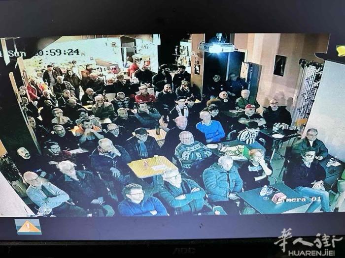 都灵出酒吧。     corso lecce大店面，四个落地窗，每周咖啡豆至少1