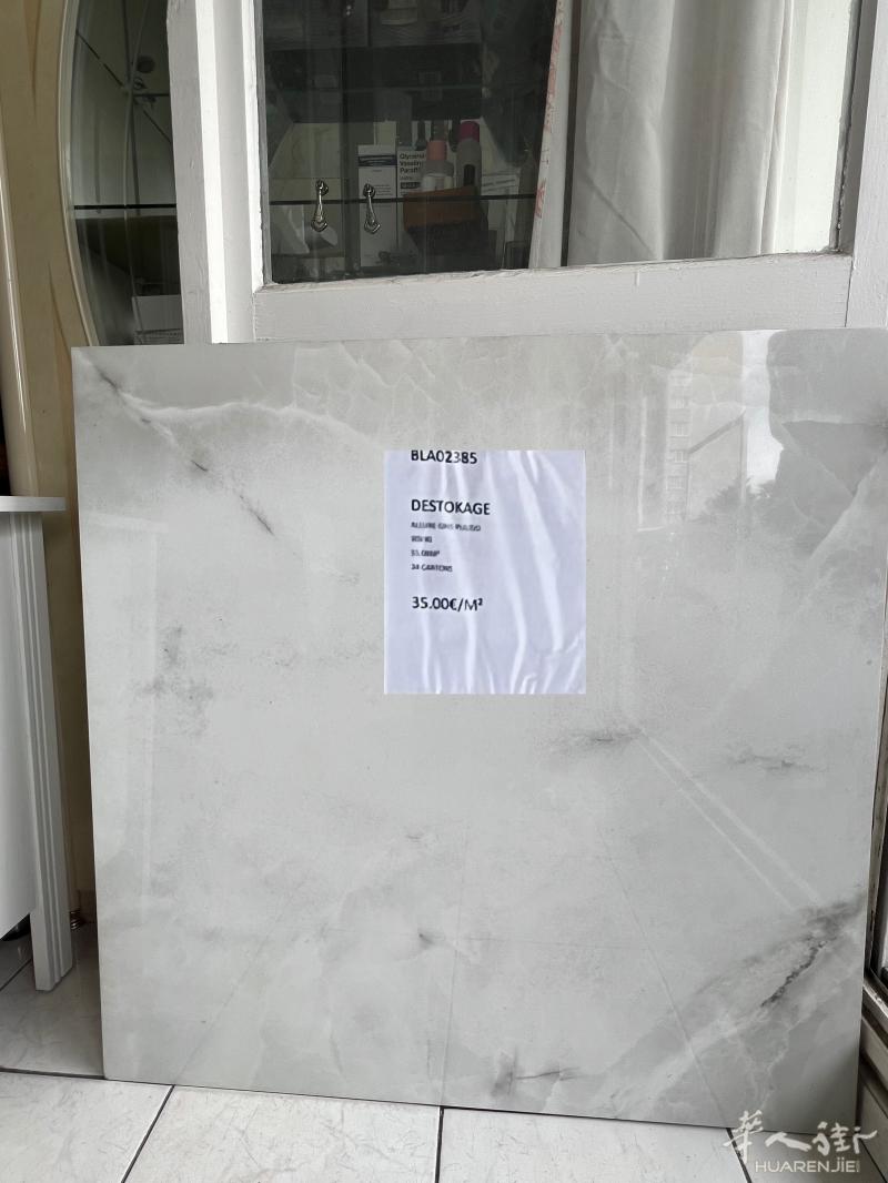 装修多出来90x90地砖现在便宜出售电话联系；0613011022