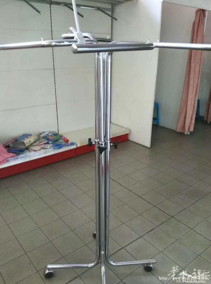 服装设备转让 有衣服架 防盗扣 男女半身模特 在都灵