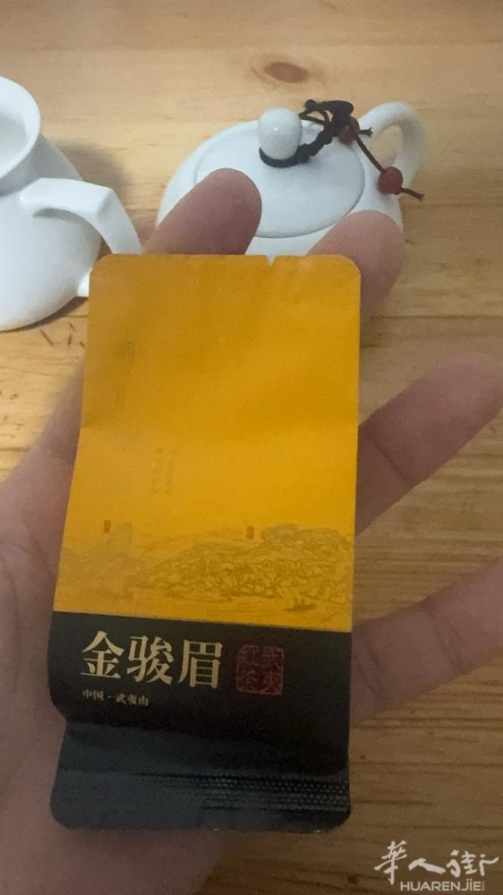 本茶吧强烈推出以下五款品牌茶叶任大家选购⬇️ 金骏眉 铁观音 大红袍 茉莉花茶