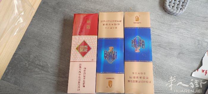 朋友刚从国内带过来的，真正烟草公司的。