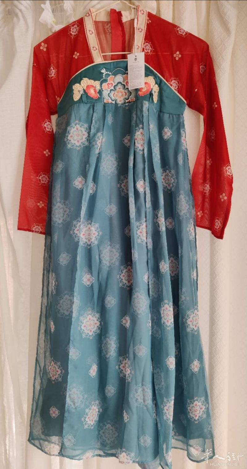 全新女饰汉服一套.敦煌壁画刺绣印花唐朝五片裙.颜色孔雀蓝.品质上等.没有穿过.标