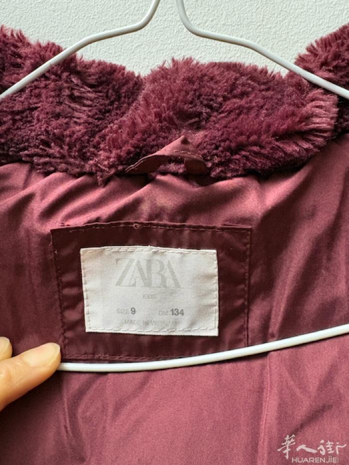 转让zrar 女孩子羽绒服外套 适合5-8岁穿 非常保暖 价格15欧 需要请联系