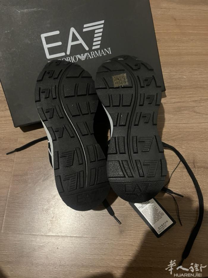 全新买的，号码不合适，38码，70€，有兴趣微信联系lswy7758