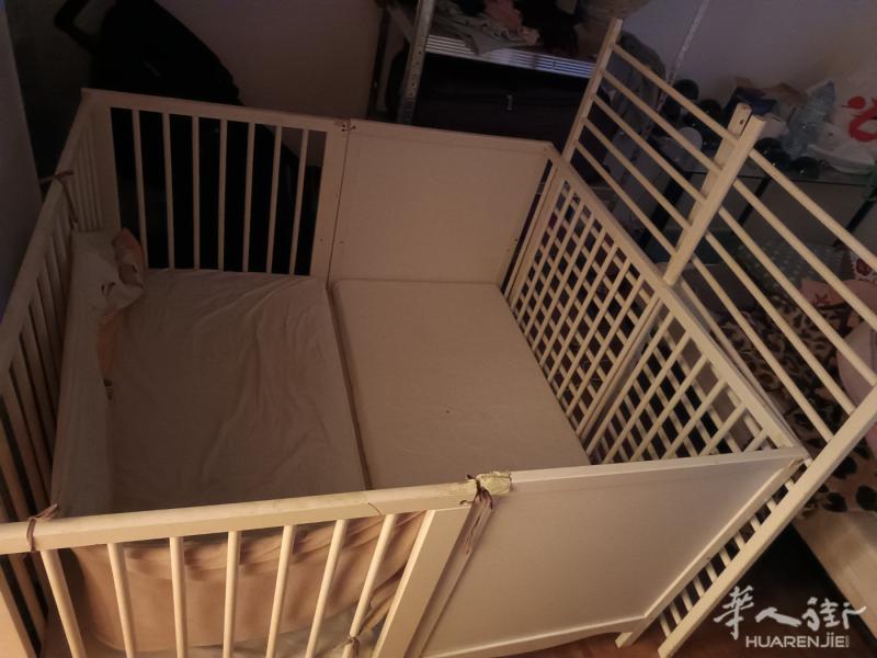 巴黎出婴儿床带床垫30欧