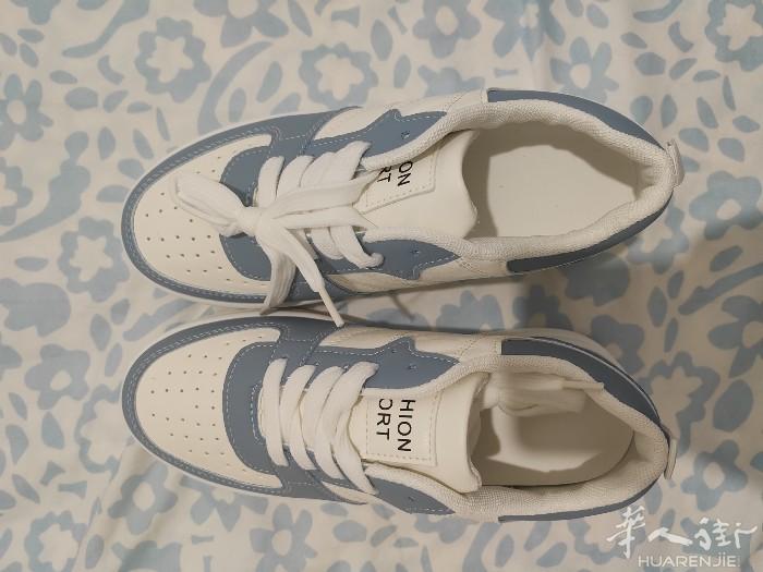 出全新 女生运动鞋👟  38码。有意者短信联系，谢谢！