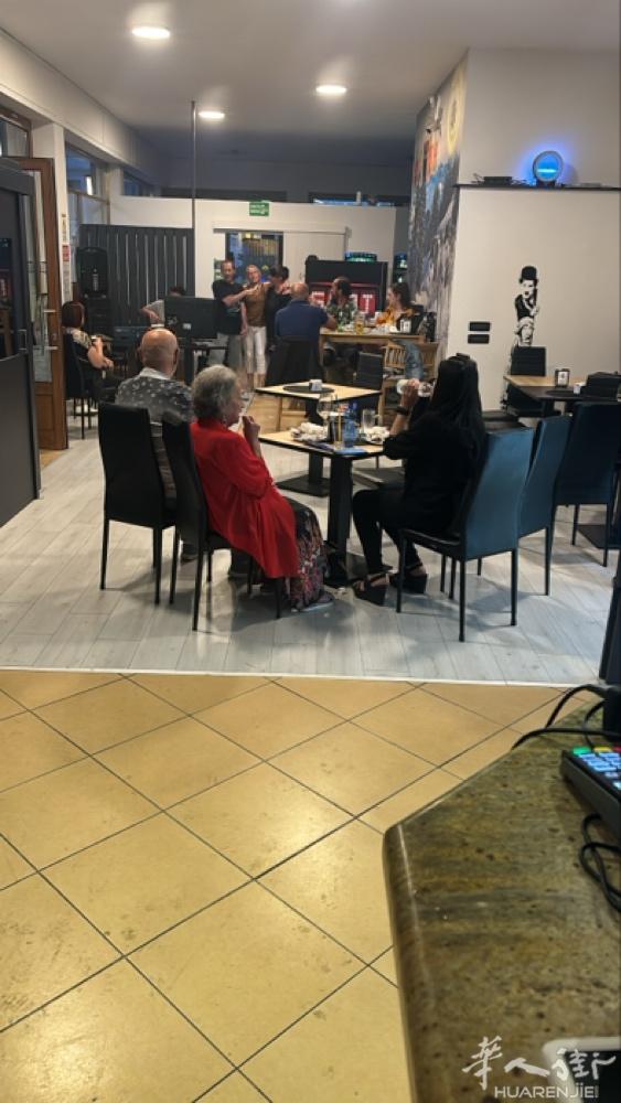 Vicenza 附近旅游度假区酒吧带报纸小百货店出售 吧台一天六七百