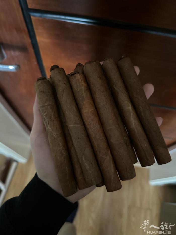 雪茄批发，两欧一根，有要的合作可以来，零售批发都可以，纯古巴叶子手搓，味道媲美2