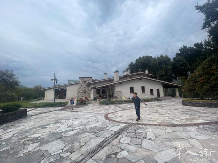 老外大别墅出售🏠 地址:carré(VI) 占地面积: 30.000平米  房