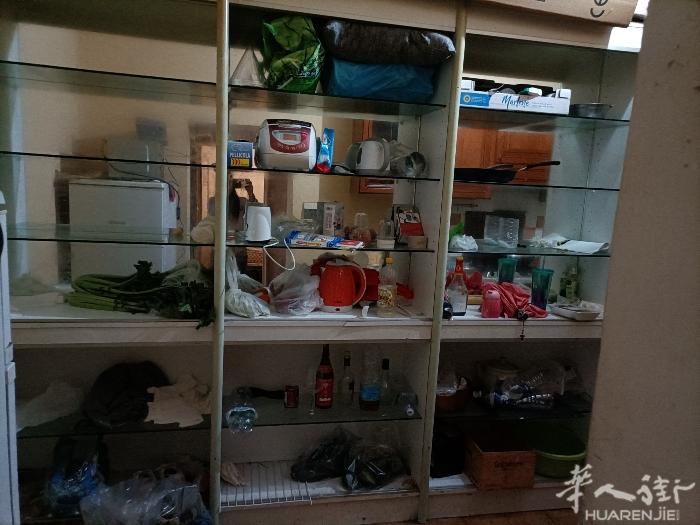 多用柜子出卖  可以放很多很多东西 ，  不粘位置又好看  可以放房间 放厨房