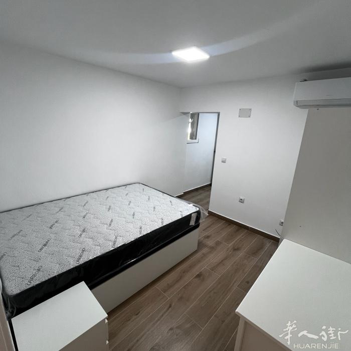 马德里全新四套公寓出售，带全新家具家电， 在metro carpetana 。