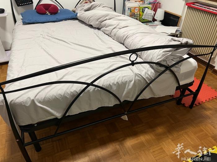 床架9.9新、在mondo convenezia买的，出价就卖，买来的时候200