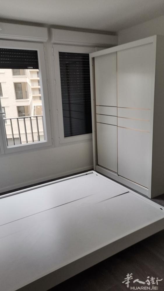 Bobigny  地铁5号线终点站旁，新房一房一小厅带家具出租，交通方便，房租9