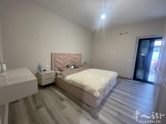 出租落地房两房一厅一厨房  房租950位于poggio caiano 全新装修
