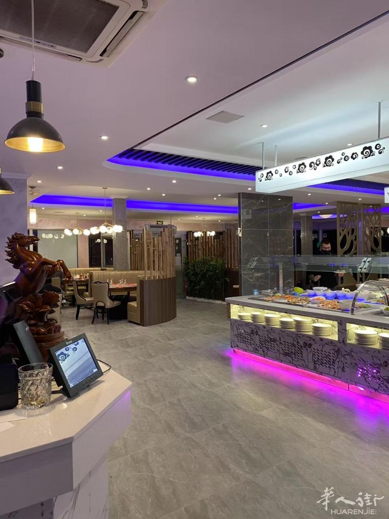 离巴黎60公里中餐自助餐出让，200多位置，生意稳，房租便宜，城市人口稠密。价格