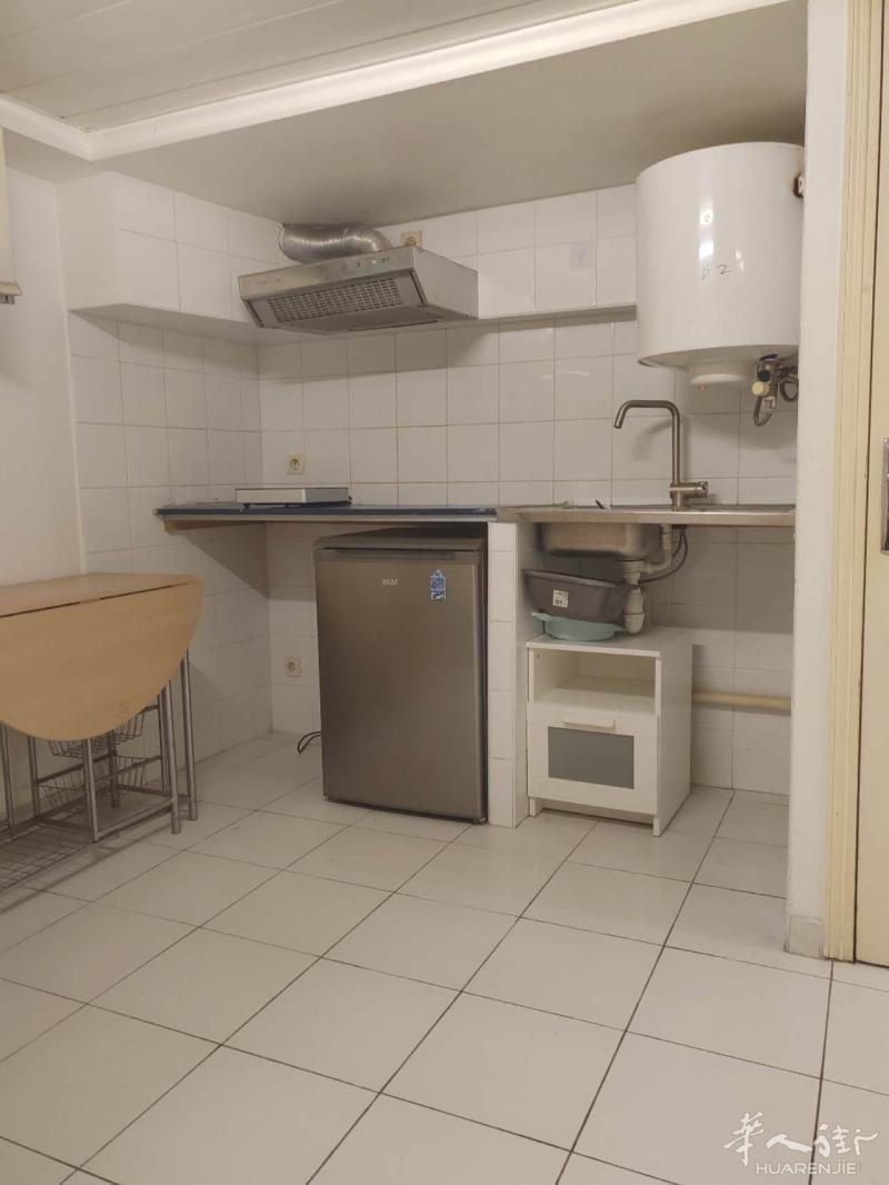 有房租，1m², 520 €，全包   3 分钟地铁villejuif