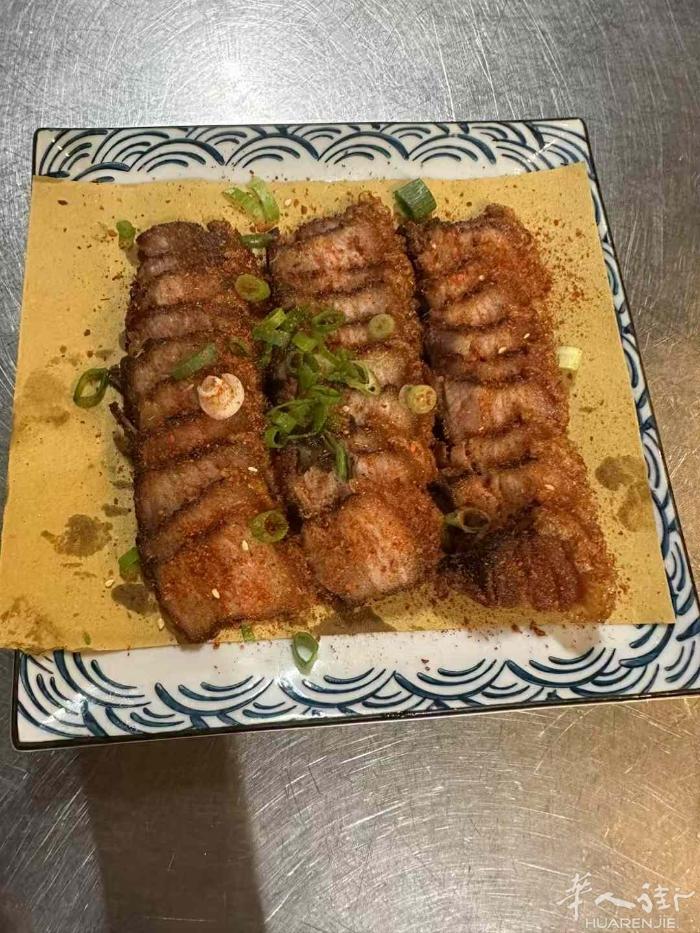 米兰老孙家中餐特色菜，沙拉油条虾，手工脆皮锅贴，大虾鸡爪，煲冒烤鸭。酸汤肥牛，番