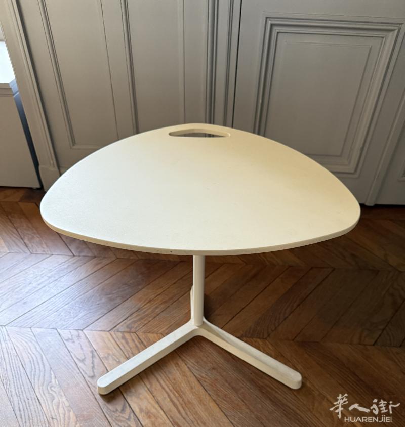 可升降调节角桌，很实用 桌面大小50X60厘米，高度可调