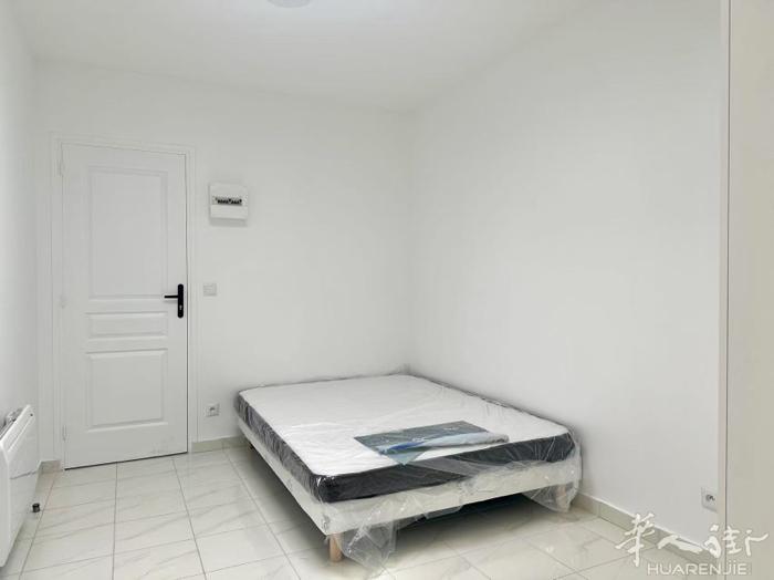 ​ 94省,Villejuif(94800) (ID：205459) 12平的 Studio（房间号1）有家具
