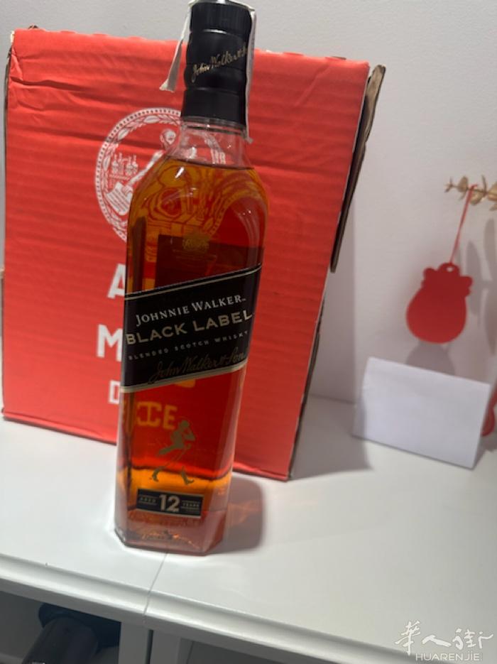 巴塞出一箱黑方black label酒，15一瓶，市区自取，加v 3468809