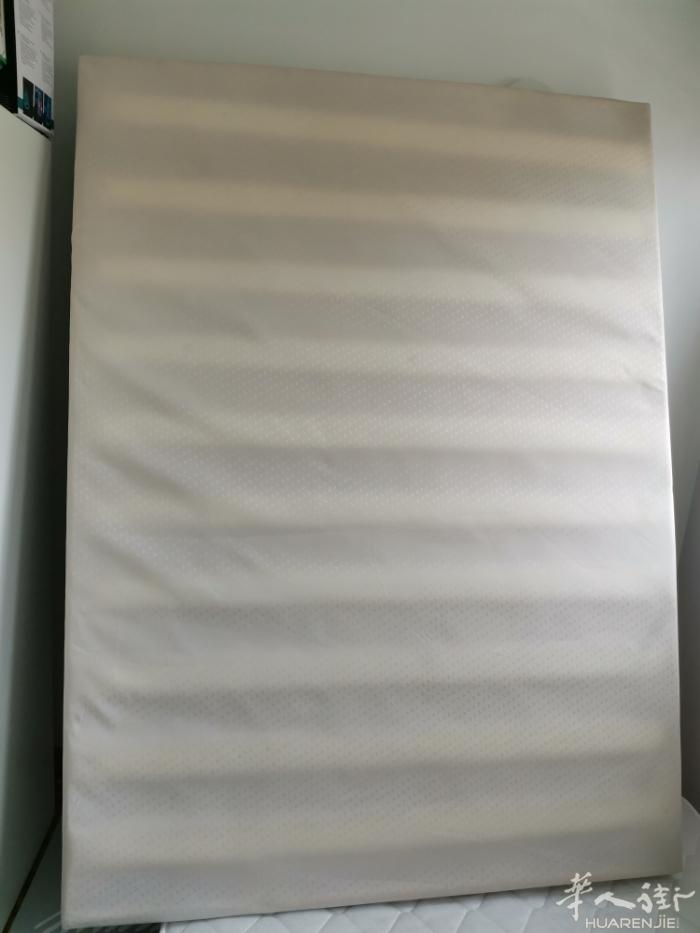 甩卖床架140x190cm. 有兴趣者请电话联系。谢谢