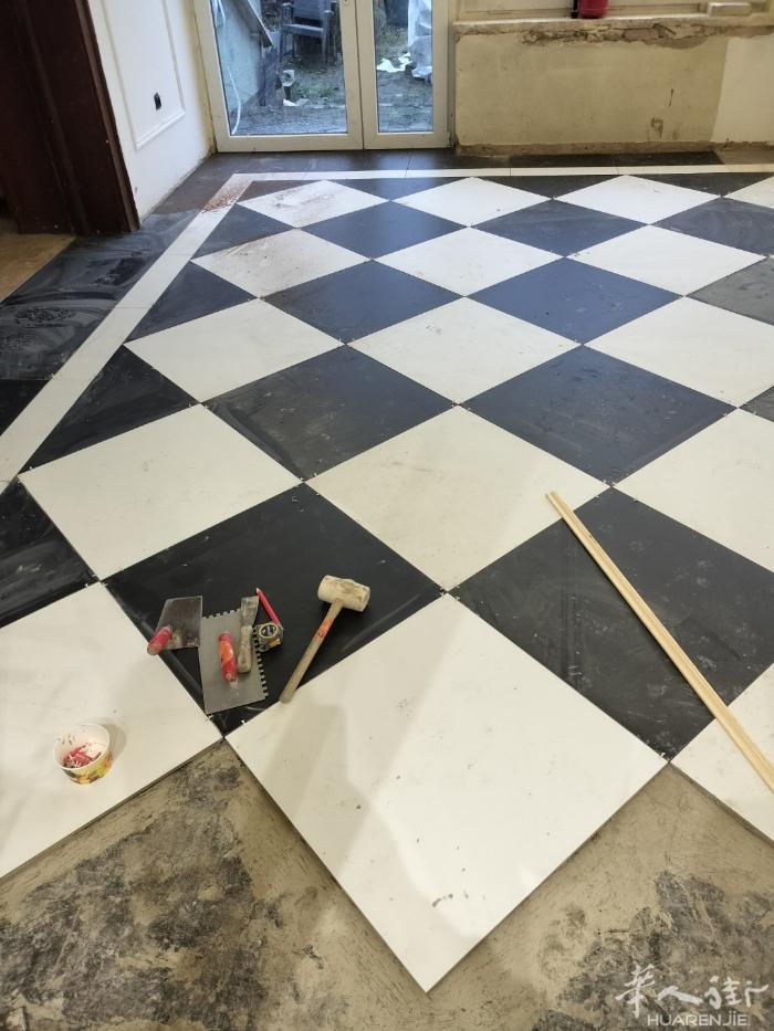 俩人在德国，法国装修多年经验，磁砖，砌墙，抹灰，石膏板，批灰，油漆，木地板，换门