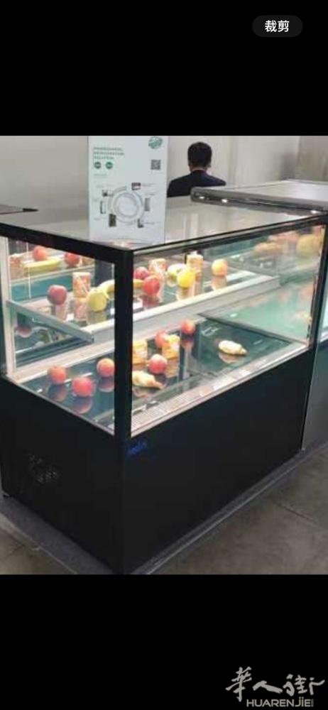 餐馆老板需要一台速冻冰箱和香槟红酒冰箱。甜品冰箱联系我全新的便宜卖在Bergam