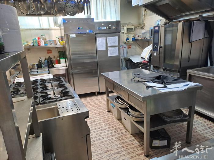 出售位于San Miniato San Donato的历史悠久的餐厅和披萨店 拥