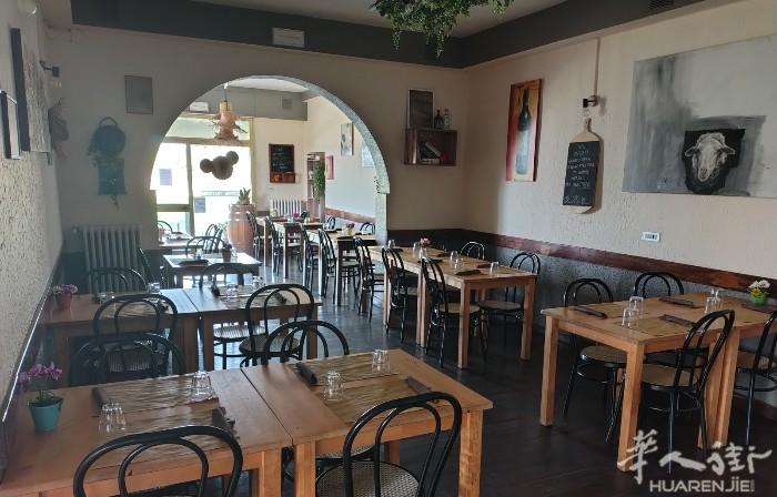 买卖2万5千欧元 116平米披萨店餐饮业，该场所已营业三年，利润良好。 里面有两