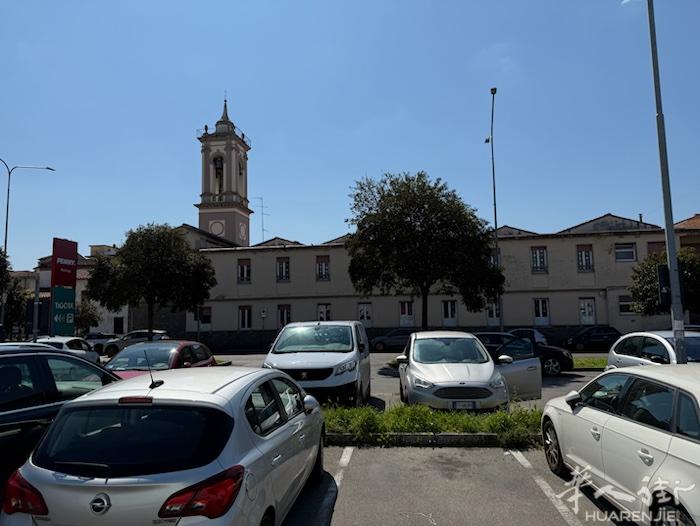 Prato，罗马路，教堂⛪️边🈶一个房间出租3889999433