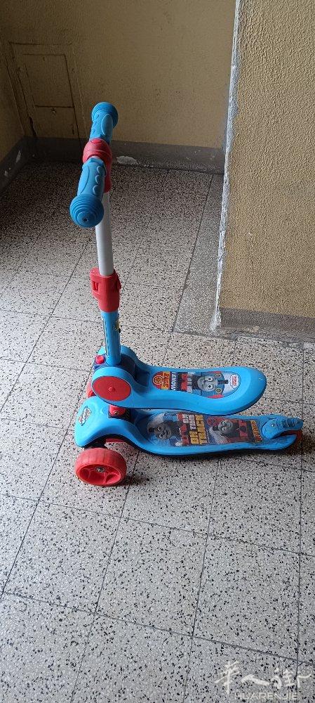 滑板车🛴 九九新蓝色10欧 绿色 粉色各5欧 米兰自提 电话微信同步