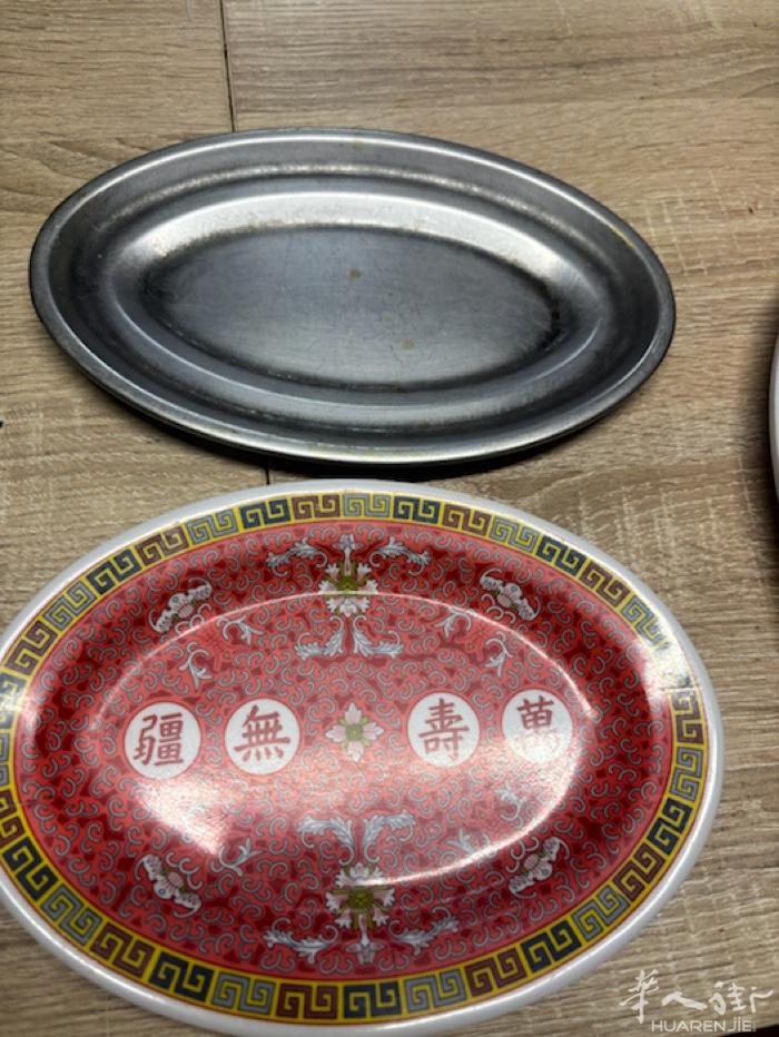 大家好，本人有一箱这三款的碟子，有需要的朋友可以自取。联系电话650023456