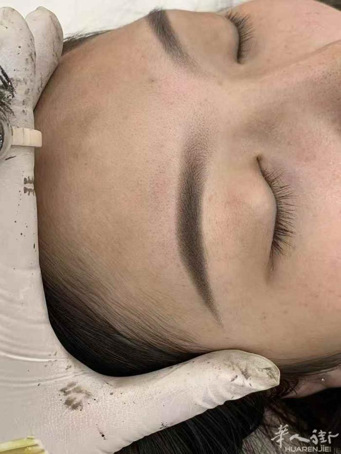 眉毛：美睫：美瞳线：小纹身：可上门服务联系方式3271876992
